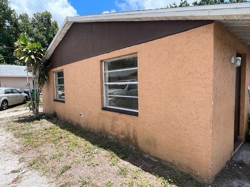 1014 57th Ave Dr E, Bradenton, FL 34203
