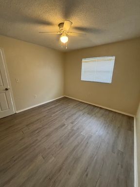 6024 1st St E, Unit B, Bradenton, FL 34203