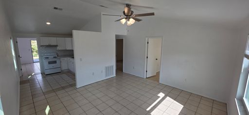 2214 30th Ave W, Bradenton, FL 34205