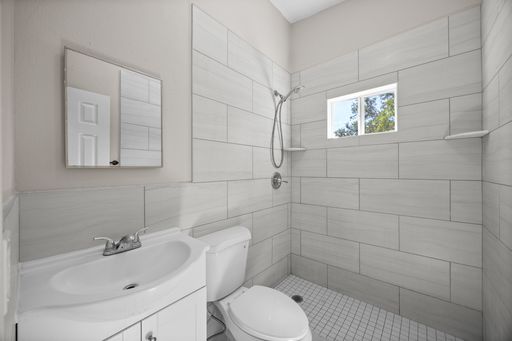 818 28th St Cir E, Bradenton, FL 34208