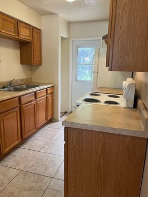 710 25th St W, Bradenton, FL 34205