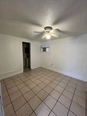 2745 9th St E, Unit B, Bradenton, FL 34208