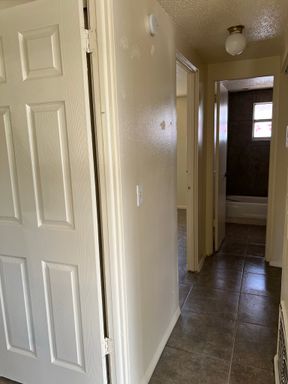 1014 57th Ave Dr E, Bradenton, FL 34203