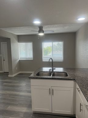 1200 70th St. N - 8, St. Petersburg, FL 33710