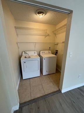 6024 1st St E, Unit B, Bradenton, FL 34203