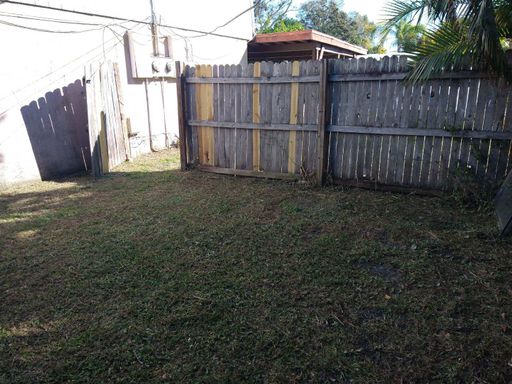 713 66th Ave W, Bradenton, FL 34207