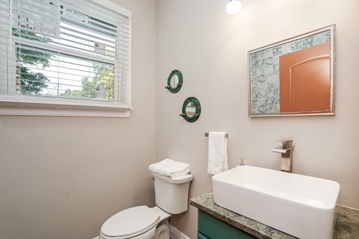 617 26th St W, Bradenton, FL 34205