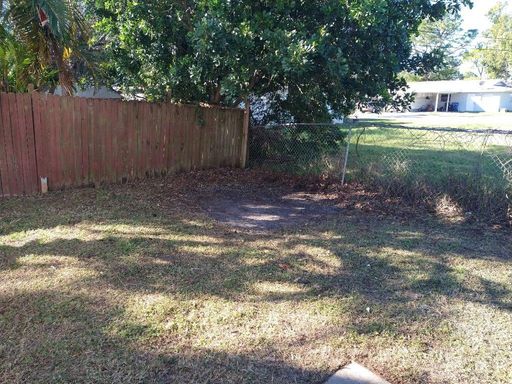 713 66th Ave W, Bradenton, FL 34207