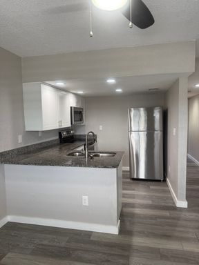 1200 70th St. N - 8, St. Petersburg, FL 33710