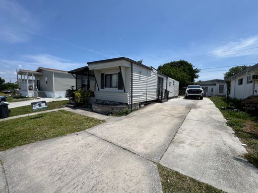 512 51st Ave Dr W, Bradenton, FL 34207