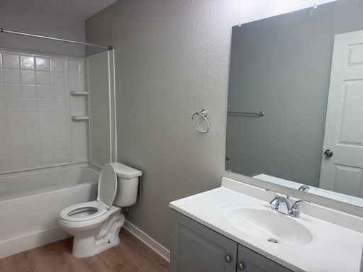 1022 Hagle Park Rd, Bradenton, FL 34212