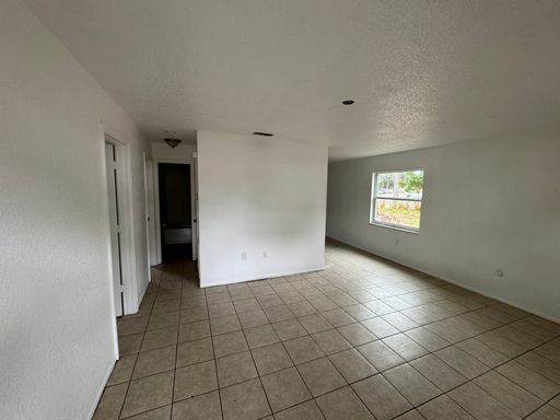 5609 20th St W, Bradenton, FL 34207