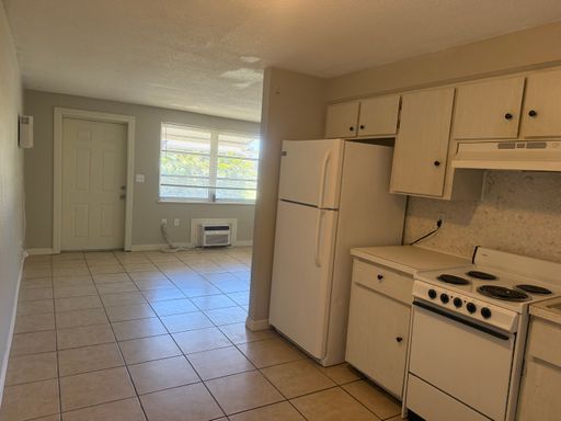 1208 12th Ave W, Unit B, Palmetto, FL 34221