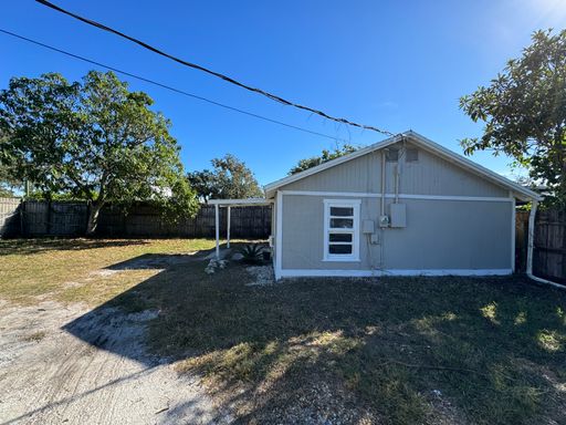 2745 9th St E, Unit B, Bradenton, FL 34208
