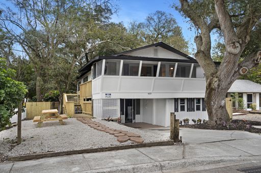 Beautiful First-Floor 3-Bedroom Pool Home in Sarasota – Available Furnished or Unfurnished – photo 1