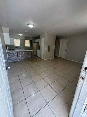 929 33rd Ave W, Bradenton, FL 34205