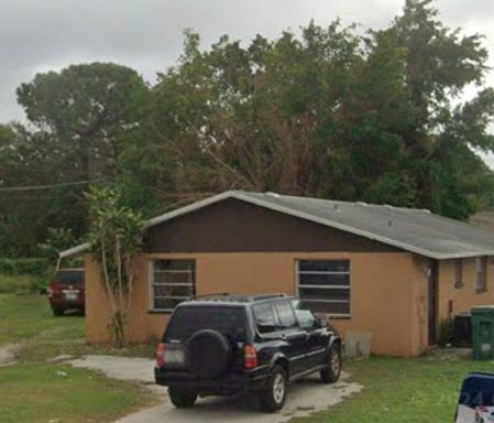 1012 57th Ave Dr E, Bradenton, FL 34203