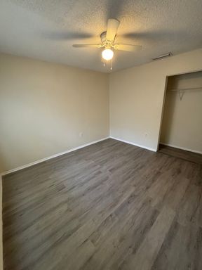 6024 1st St E, Unit B, Bradenton, FL 34203