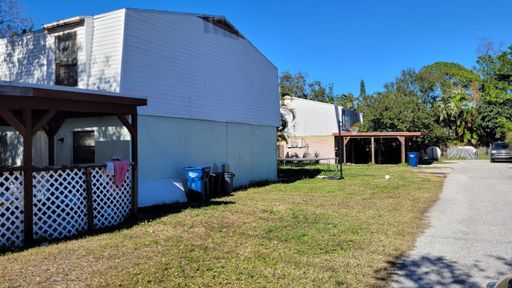 713 66th Ave W, Bradenton, FL 34207