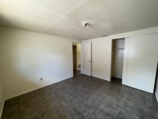 1014 57th Ave Dr E, Bradenton, FL 34203