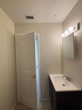 6024 1st St E, Unit B, Bradenton, FL 34203