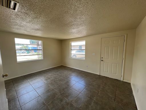 1014 57th Ave Dr E, Bradenton, FL 34203