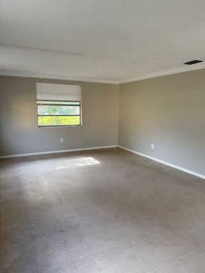 1012 57th Ave Dr E, Bradenton, FL 34203