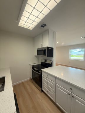 432 51st St W, Palmetto, FL 34221