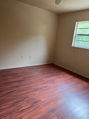 710 25th St W, Bradenton, FL 34205