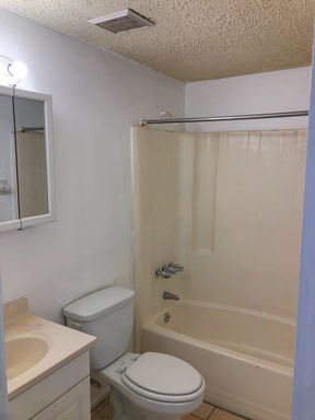 2306 30th Ave W, Bradenton, FL 34205