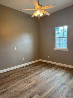 923 Hagle Park Rd, Bradenton, FL 34212