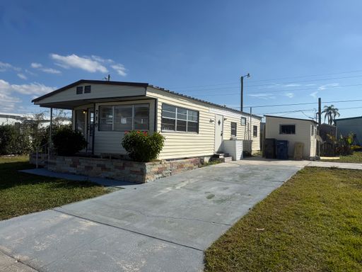 710 51st Ave Dr W, Bradenton, FL 34207