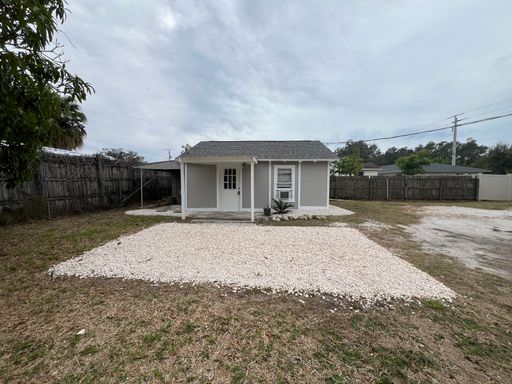 2745 9th St E, Unit B, Bradenton, FL 34208