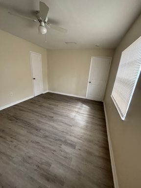 6024 1st St E, Unit B, Bradenton, FL 34203