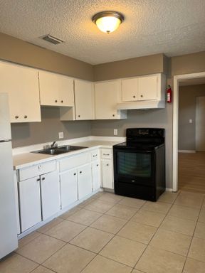 6024 1st St E, Unit A, Bradenton, FL 34203