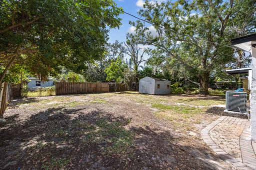 818 28th St Cir E, Bradenton, FL 34208