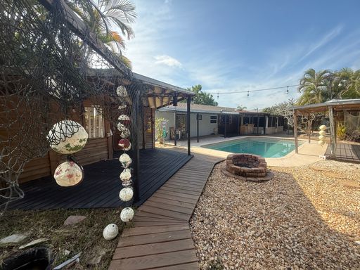 432 51st St W, Palmetto, FL 34221