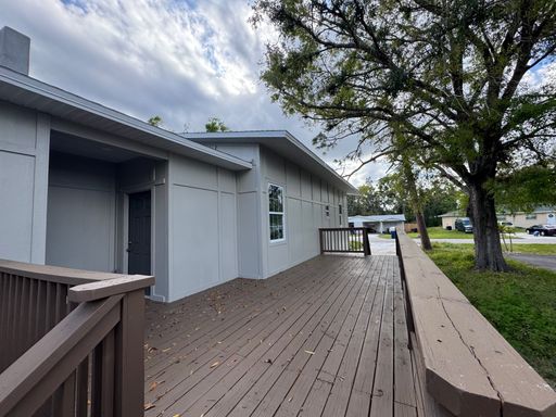 925 Hagle Park Rd, Bradenton, FL 34212