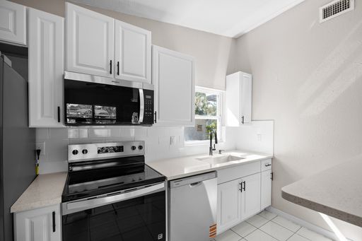 818 28th St Cir E, Bradenton, FL 34208