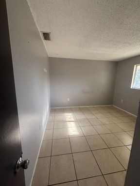 929 33rd Ave W, Bradenton, FL 34205
