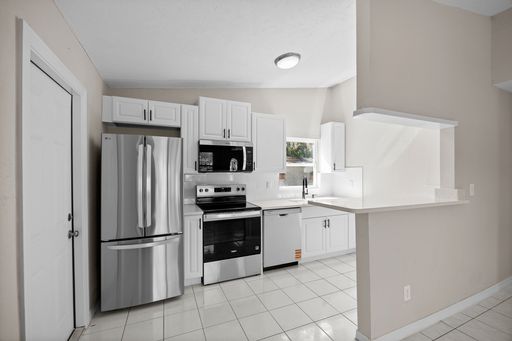 818 28th St Cir E, Bradenton, FL 34208