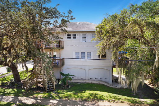 Welcoming Canal-Front 2-Bedroom Upper Unit – Available Furnished or Unfurnished – photo 1