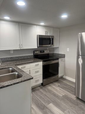 1200 70th St. N - 8, St. Petersburg, FL 33710