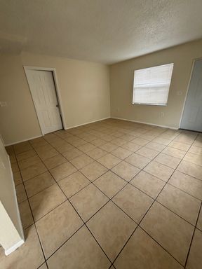 6024 1st St E, Unit B, Bradenton, FL 34203