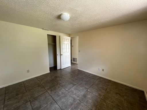 1014 57th Ave Dr E, Bradenton, FL 34203