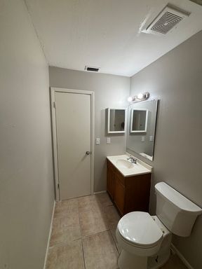 929 33rd Ave W, Bradenton, FL 34205