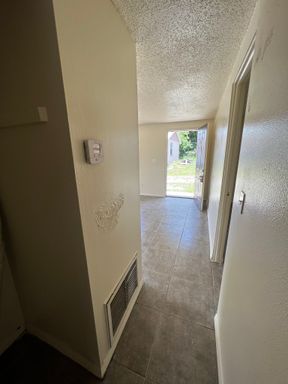 1014 57th Ave Dr E, Bradenton, FL 34203