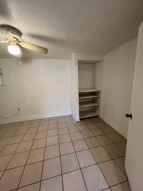 2745 9th St E, Unit B, Bradenton, FL 34208