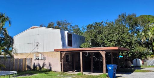 713 66th Ave W, Bradenton, FL 34207