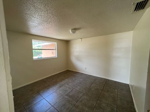 1014 57th Ave Dr E, Bradenton, FL 34203